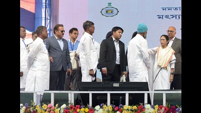 West Bengal chief minister Mamata Banerjee felicitates fishermen who were released from prison in Bangladesh ahead of Gangasagar Mela in South 24 Parganas on Monday. (ANI) West Bengal chief minister Mamata Banerjee felicitates fishermen who were released from prison in Bangladesh ahead of Gangasagar Mela in South 24 Parganas on Monday. (ANI)
