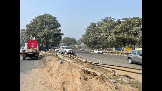 Tagged a “black spot”, the deadly curve, which lies on the dividing road between Sectors 70 and 77 near the Sohana gurdwara light point in Mohali, has seen scores of accidents, claiming over 100 lives, since it was constructed in 2009. (HT Photo)