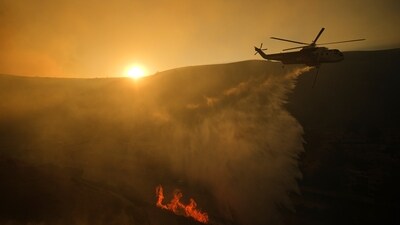 A helicopter flies over the Kenneth Fire, Thursday, Jan. 9, 2025, in the West Hills section of Los Angeles. (AP Photo/Eric Thayer) A helicopter flies over the Kenneth Fire, Thursday, Jan. 9, 2025, in the West Hills section of Los Angeles. (AP Photo/Eric Thayer)