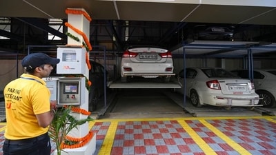 MCD multilevel parking at Amar Colony. (Sanchit Khanna/HT Photo) MCD multilevel parking at Amar Colony. (Sanchit Khanna/HT Photo)