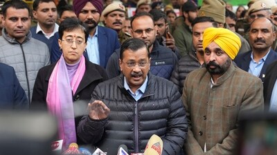 New Delhi: Delhi Chief Minister Atishi with Punjab CM Bhagwant Mann and AAP National Convenor Arvind Kejriwal during a press conference after meeting with the Chief Election Commissioner, in New Delhi, Thursday, Jan. 9, 2025. (PTI Photo/Kamal Singh) (PTI01_09_2025_000212B) (PTI) New Delhi: Delhi Chief Minister Atishi with Punjab CM Bhagwant Mann and AAP National Convenor Arvind Kejriwal during a press conference after meeting with the Chief Election Commissioner, in New Delhi, Thursday, Jan. 9, 2025. (PTI Photo/Kamal Singh) (PTI01_09_2025_000212B) (PTI)
