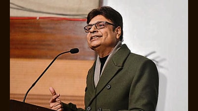 Panjab University alumnus Irshad Kamil delivering the third Professor Urmi Kessar Memorial Lecture at the varsity in Chandigarh on Friday. (Keshav Singh/HT)