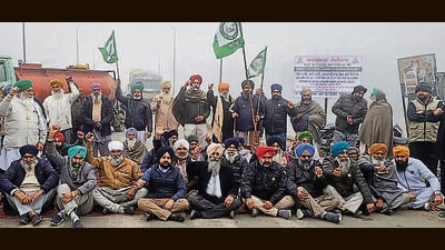 Protesters block a road in Machhiwara , Ludhiana, on Friday. (HT photo) Protesters block a road in Machhiwara , Ludhiana, on Friday. (HT photo)