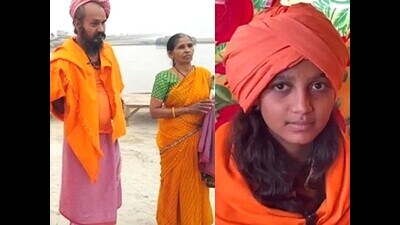 Rakhi and her guru with her mother (File) Rakhi and her guru with her mother (File)