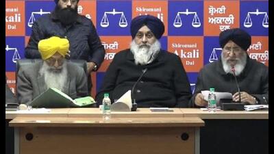 Senior SAD leaders Balwinder Singh Bhundar, Sukhbir Singh Badal and Daljit Cheema during party’s working committee meeting in Chandigarh on Friday. (HT) Senior SAD leaders Balwinder Singh Bhundar, Sukhbir Singh Badal and Daljit Cheema during party’s working committee meeting in Chandigarh on Friday. (HT)