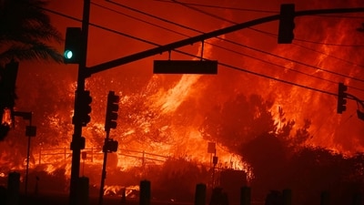 Flames overtake the intersection of Temescal Canyon and Pacific Coast Highway Fire at the Palisades Fire in Pacific Palisades California. (Robyn Beck/AFP) Flames overtake the intersection of Temescal Canyon and Pacific Coast Highway Fire at the Palisades Fire in Pacific Palisades California. (Robyn Beck/AFP)