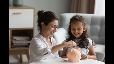 Teaching your child the value of money (Shutterstock) Teaching your child the value of money (Shutterstock)