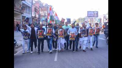 The FIR stated that Congress leaders allegedly marched from their Navyug Market office towards the Old Bus Stand while raising slogans. (HT Photo)