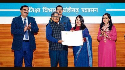 UT administrator Gulab Chand Kataria handing out appointment letters to 68 newly recruited nursery government teachers in Chandigarh on Friday. (HT Photo) UT administrator Gulab Chand Kataria handing out appointment letters to 68 newly recruited nursery government teachers in Chandigarh on Friday. (HT Photo)