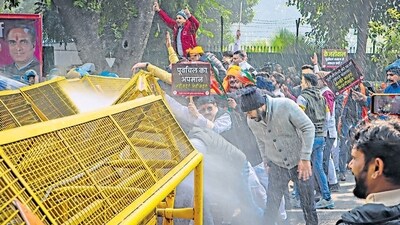 Water cannons being used to disperse agitators during a BJP protest against the AAP near Arvind Kejriwal’s residence on Friday. (RAJ K RAJ /HT PHOTO) Water cannons being used to disperse agitators during a BJP protest against the AAP near Arvind Kejriwal’s residence on Friday. (RAJ K RAJ /HT PHOTO)
