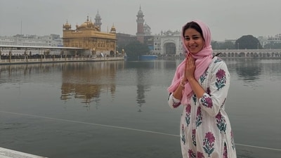 In the first photo, Ananya Panday stood inside the Golden temple with folded hands as she smiled and looked at the camera. The gurdwara was seen in the background. In the first photo, Ananya Panday stood inside the Golden temple with folded hands as she smiled and looked at the camera. The gurdwara was seen in the background.