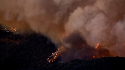 Smoke and fire billows from the Palisades Fire threatening homes in the Brentwood area of Los Angeles, California, U.S., January 11, 2025.  REUTERS/Shannon Stapleton (REUTERS)