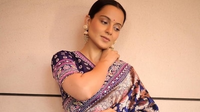 Kangana Ranaut dazzles in a silk saree for Emergency screening. Kangana Ranaut dazzles in a silk saree for Emergency screening.