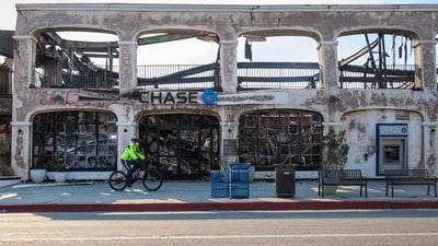 A destroyed Chase bank branch during the Palisades Fire in the Pacific Palisades area of Los Angeles, California, US, on Friday, Jan. 10, 2025. (Bloomberg) A destroyed Chase bank branch during the Palisades Fire in the Pacific Palisades area of Los Angeles, California, US, on Friday, Jan. 10, 2025. (Bloomberg)