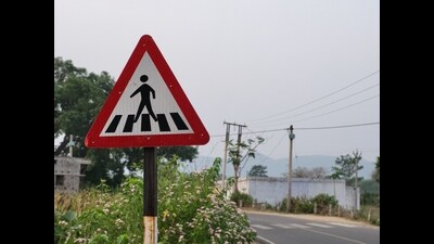 Many design flaws have led to “black spots” on our roads. Engineering departments must act on priority to rectify matters and alleviate these accident prone spots from their murderous avatars. (Shutterstock) Many design flaws have led to “black spots” on our roads. Engineering departments must act on priority to rectify matters and alleviate these accident prone spots from their murderous avatars. (Shutterstock)