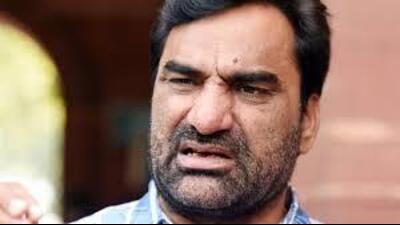 Nagaur MP Hanuman Beniwal urged the government to accept farmers’ demands. (HT File)