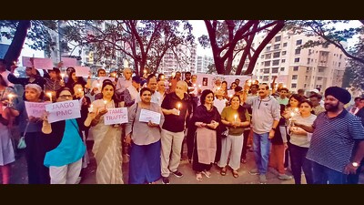 The participants, holding candles and placards, reached the spot demanding safer roads and better infrastructure. (HT PHOTO) The participants, holding candles and placards, reached the spot demanding safer roads and better infrastructure. (HT PHOTO)