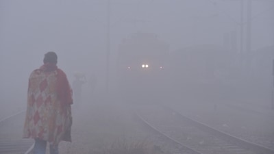 A view of a railway track crossing amid heavy fog near Delhi on Friday, January 10. (Hindustan Times)
