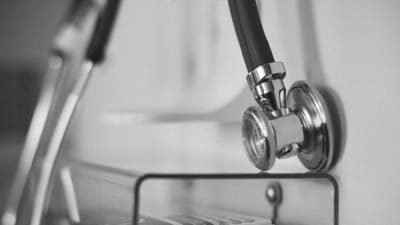 The family members of the deceased woman alleged that Ringer's Lactate administered on the intravenous (IV) fluid had expired (Pixabay/Representative) The family members of the deceased woman alleged that Ringer's Lactate administered on the intravenous (IV) fluid had expired (Pixabay/Representative)
