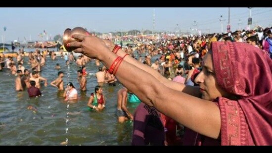 Devotees take a dip in the Ganga at Prayagraj (HT File Photo)
