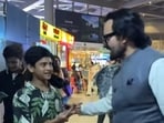 The video of Saif Ali Khan with the fan has emerged on social media. The video of Saif Ali Khan with the fan has emerged on social media.