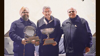 (L-R) Chandigarh Golf Club president Ravibir Singh Grewal, cup winner Girish Virk and club captain Rohit Dagar. (Keshav Singh/HT)