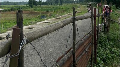 Bangladesh has said that the fence work violates bilateral agreements. (Prawesh Lama/HT Photo) Bangladesh has said that the fence work violates bilateral agreements. (Prawesh Lama/HT Photo)