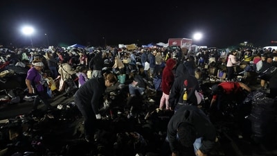 People affected by the Eaton Fire search for donated clothing at a distribution center at Santa Anita Park in Arcadia, California, U.S. Volunteers overwhelmed donation centers, with some individuals being turned away at locations such as Santa Anita Park, where those displaced by the fire sifted through donated goods like blankets and shirts. (REUTERS)