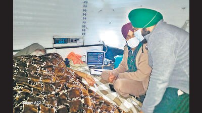 Farmer leader Jagjit Singh Dallewal at the Khanauri border. His fast entered the 48th day on Sunday. (HT Photo) Farmer leader Jagjit Singh Dallewal at the Khanauri border. His fast entered the 48th day on Sunday. (HT Photo)