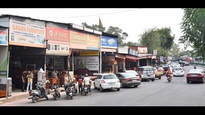 In a letter to the governor, Pawan Kumar Bansal said the decision of Chandigarh administration not to allot alternative sites to the shopkeepers called for a compassionate reconsideration at the governor’s level. (HT Photo)