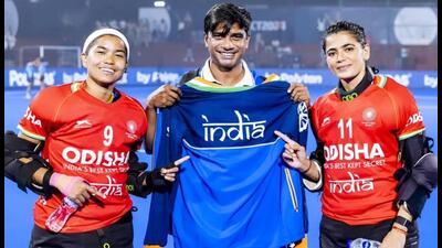 Indian women’s hockey team goalkeeping coach Adrian D’Souza with goalkeepers Savita Punia (R) and Bichu Devi Kharibam. (Hockey India) Indian women’s hockey team goalkeeping coach Adrian D’Souza with goalkeepers Savita Punia (R) and Bichu Devi Kharibam. (Hockey India)