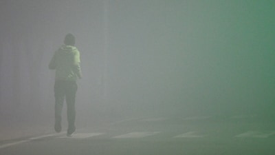 (Representative image) People came out wearing warm clothes in the cold morning and dense fog. There was dense fog in the morning in Delhi NCR and the minimum temperature was recorded at 7 degrees Celsius, in Noida, India, on Friday. (Photo by Sunil Ghosh / Hindustan Times) (Representative image) People came out wearing warm clothes in the cold morning and dense fog. There was dense fog in the morning in Delhi NCR and the minimum temperature was recorded at 7 degrees Celsius, in Noida, India, on Friday. (Photo by Sunil Ghosh / Hindustan Times)