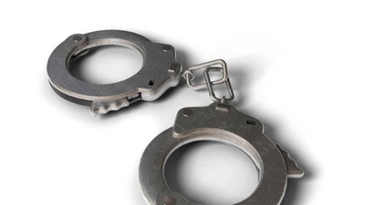 The gang of four persons stole the passengers bag containing gold jewellery and cash and then fled towards Mumbai (Representational Photo)
