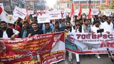 Bihar bandh: BPSC protesters marching demanding 70th CCE prelims re-test (Santosh Kumar) Bihar bandh: BPSC protesters marching demanding 70th CCE prelims re-test (Santosh Kumar)