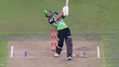 Glenn Maxwell hammers a 122m six in BBL (BBL) Glenn Maxwell hammers a 122m six in BBL (BBL)