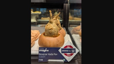 The picture showed a fried potato vada inside a hollowed out brioche bun. (X/@samratsingh23) The picture showed a fried potato vada inside a hollowed out brioche bun. (X/@samratsingh23)