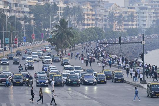 Marine Drive, synonymous with Mumbai, was renamed “Netaji Subhash Chandra Bose Marg”. (Anshuman Poyrekar/HT) Marine Drive, synonymous with Mumbai, was renamed “Netaji Subhash Chandra Bose Marg”. (Anshuman Poyrekar/HT)