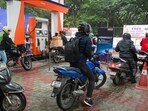 Noida, India- January 11, 2025: The �No helmet, no fuel� policy aimed at promoting road safety in Gautam Buddh Nagar is facing opposition from petrol pump operators. (Photo by Sunil Ghosh / Hindustan Times) Noida, India- January 11, 2025: The �No helmet, no fuel� policy aimed at promoting road safety in Gautam Buddh Nagar is facing opposition from petrol pump operators. (Photo by Sunil Ghosh / Hindustan Times)