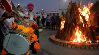 Lohri is celebrated with dance and music. (HT Photo/Sunil Ghosh) Lohri is celebrated with dance and music. (HT Photo/Sunil Ghosh)
