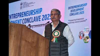 Singh highlighted the role of animal husbandry in rural economic development, the need for foot and mouth disease (FMD) vaccination programs to achieve “FMD Mukt Bharat,” and the creation of nine FMD-free zones, including Maharashtra. (HT PHOTO) Singh highlighted the role of animal husbandry in rural economic development, the need for foot and mouth disease (FMD) vaccination programs to achieve “FMD Mukt Bharat,” and the creation of nine FMD-free zones, including Maharashtra. (HT PHOTO)