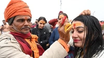 Kalpvasis observe the rigorous Kalpvas norms and take the sacred bath in Sangam on the day of Paush Purnima. They offer prayers for virtue, salvation, and global well-being during this time. (HT photo/Deepak gupta)