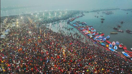 Over 1.65 crore take holy dip on Paush Purnima:Mahakumbh begins amid flood of fervour, shower of petals