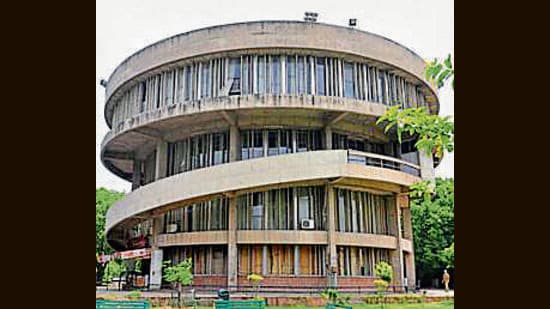 The audit found that various departments and constituent colleges of PU did not take admission fee or other charges from SC students of Punjab, eligible for PMS. (HT File)