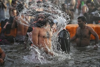 Mahakumbh 2025: Holy dip taken by 3.5 crore devotees on Makar ...