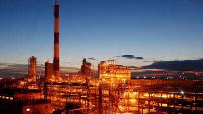 A general view shows a refinery complex in Nizhnekamsk in the Republic of Tatarstan, Russia. (REUTERS FILE PHOTO) A general view shows a refinery complex in Nizhnekamsk in the Republic of Tatarstan, Russia. (REUTERS FILE PHOTO)