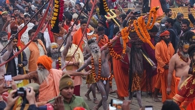 Ash-smeared Naga Sadhus or Hindu holy men (C) of an akhara (monastic Hindu order), walk during a religious procession as they head to take a dip in Sangam, the confluence of Ganges, Yamuna and Saraswati rivers, for Shahi Snan or 'royal bath', on the occasion of Maha Kumbh Mela festival, in Prayagraj on January 14, 2025. (AFP) Ash-smeared Naga Sadhus or Hindu holy men (C) of an akhara (monastic Hindu order), walk during a religious procession as they head to take a dip in Sangam, the confluence of Ganges, Yamuna and Saraswati rivers, for Shahi Snan or 'royal bath', on the occasion of Maha Kumbh Mela festival, in Prayagraj on January 14, 2025. (AFP)