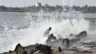 Coastal chaos: Kerala warns tourists as sudden sea swells approach. (Image by X/unique_mal) Coastal chaos: Kerala warns tourists as sudden sea swells approach. (Image by X/unique_mal)