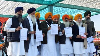 Radical Sikh leaders, including jailed MP Amritpal Singh’s father Tarsem Singh (second from left) and Faridkot MP Sarabjeet Singh Khalsa (centre), holding up membership forms as the Akali Dal (Waris Punjab De) was floated at the Maghi conference in Muktsar on Tuesday. (HT Photo) Radical Sikh leaders, including jailed MP Amritpal Singh’s father Tarsem Singh (second from left) and Faridkot MP Sarabjeet Singh Khalsa (centre), holding up membership forms as the Akali Dal (Waris Punjab De) was floated at the Maghi conference in Muktsar on Tuesday. (HT Photo)