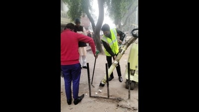 Residents hope the introduction of litter-picking machines will transform the cleanliness in the markets and public spaces. (HT Photo)