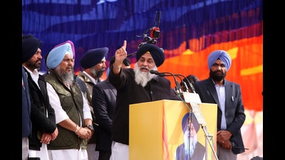 Shiromani Akali Dal senior leader Sukhbir Singh Badal addressing a gathering during a rally on the occasion of Maghi Mela in Muktsar on Tuesday. (Sanjeev Kumar/HT)